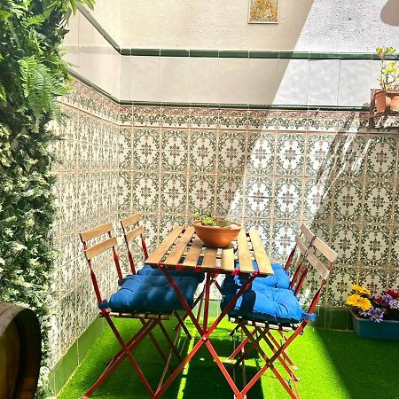 Adela & Private Courtyard By Ele Apartments Малага Экстерьер фото