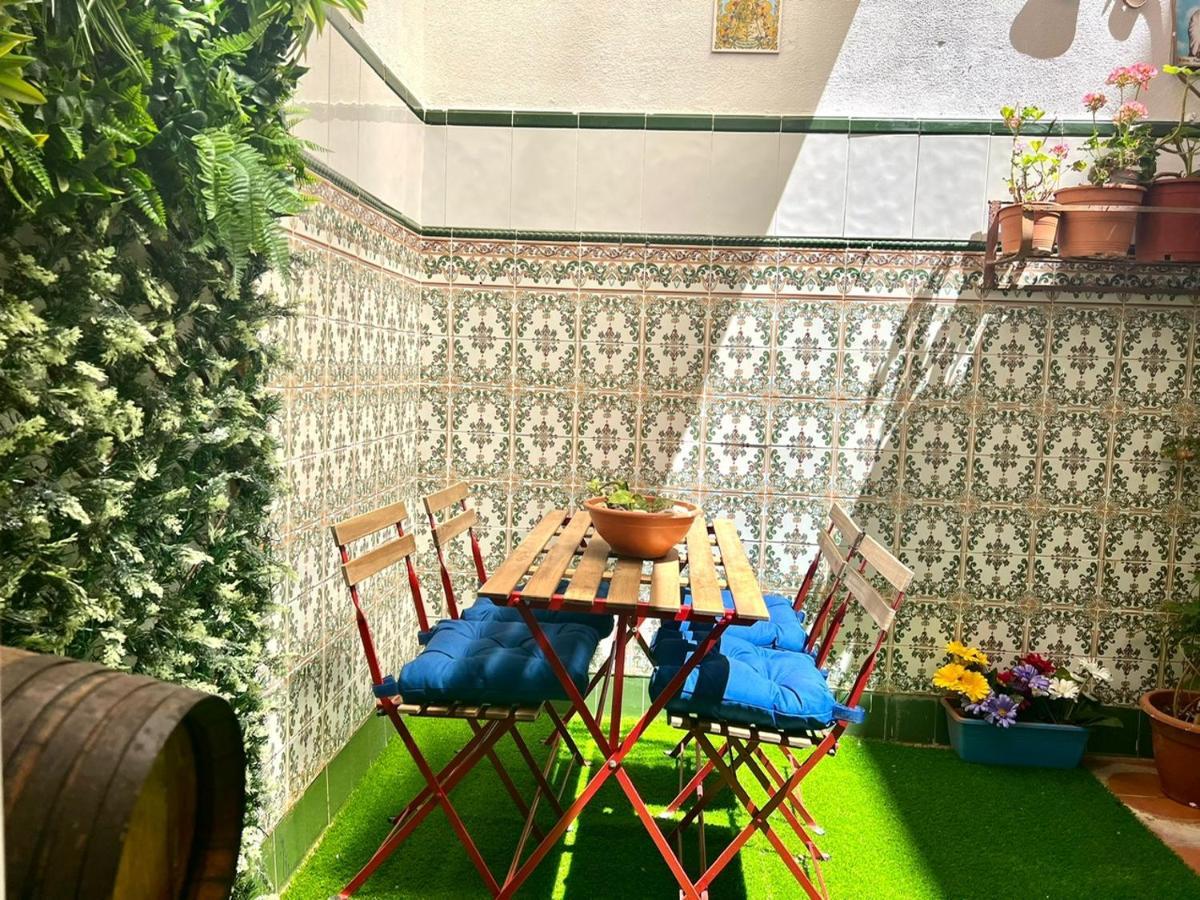 Adela & Private Courtyard By Ele Apartments Малага Экстерьер фото
